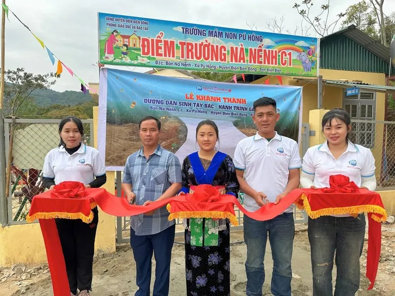 Hình ảnh gà chọi với tinh thần chiến đấu